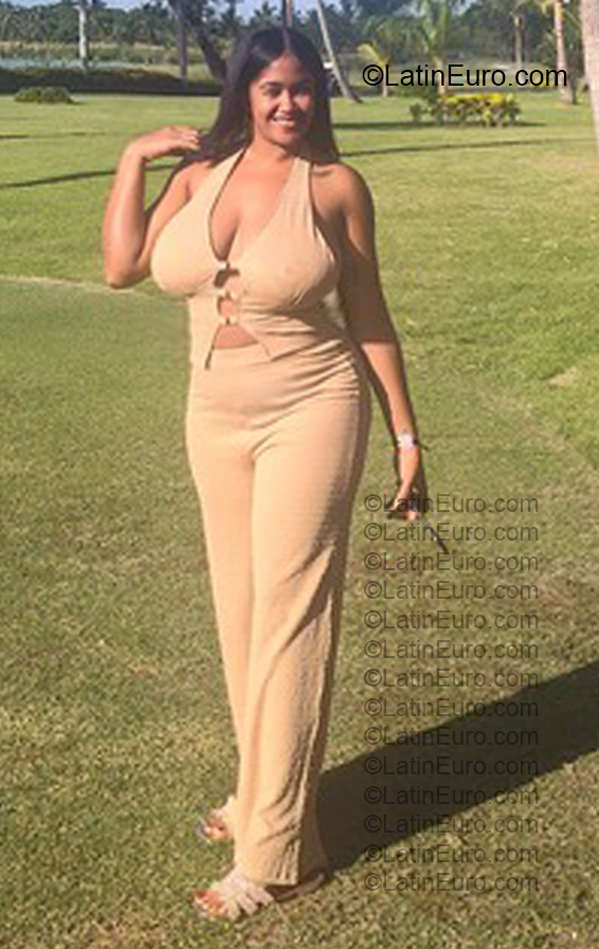 Date this happy Dominican Republic girl Paola from Santo Domingo DO57010