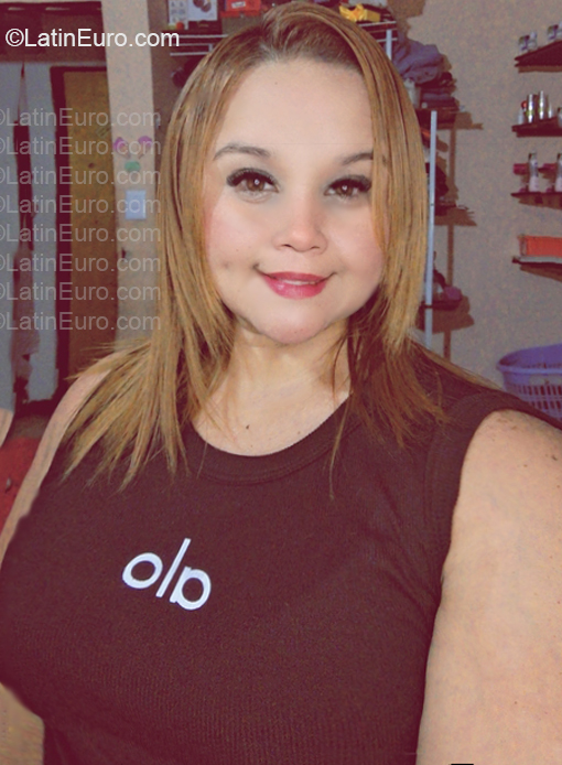 Date this georgeous Venezuela girl Karina from Caracas VE5747