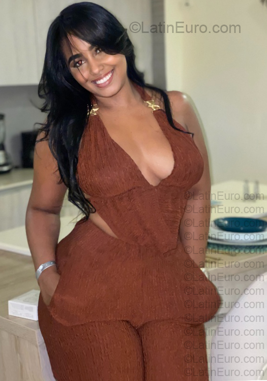 Date this georgeous Colombia girl Johana from Cartagena CO33880
