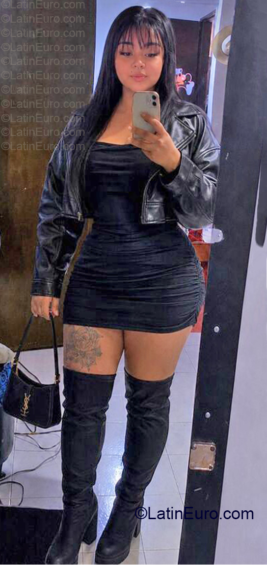 Date this gorgeous Colombia girl Alejanra from Bogota CO33890