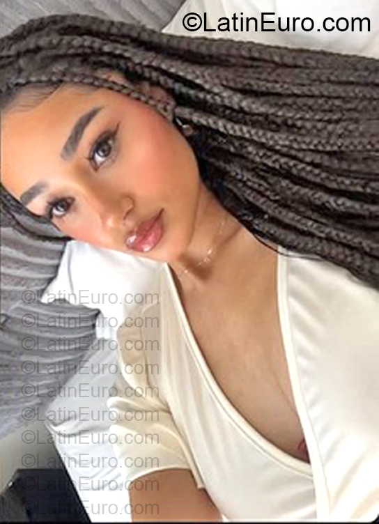 Date this hot Dominican Republic girl Kisbe from Santo Domingo DO57173