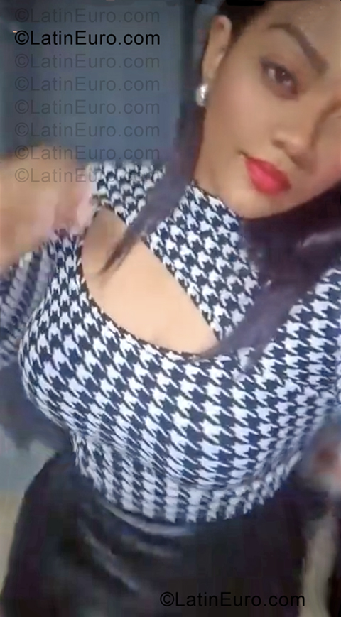 Date this pretty Dominican Republic girl Yanely from Santo Domingo Norte DO57236